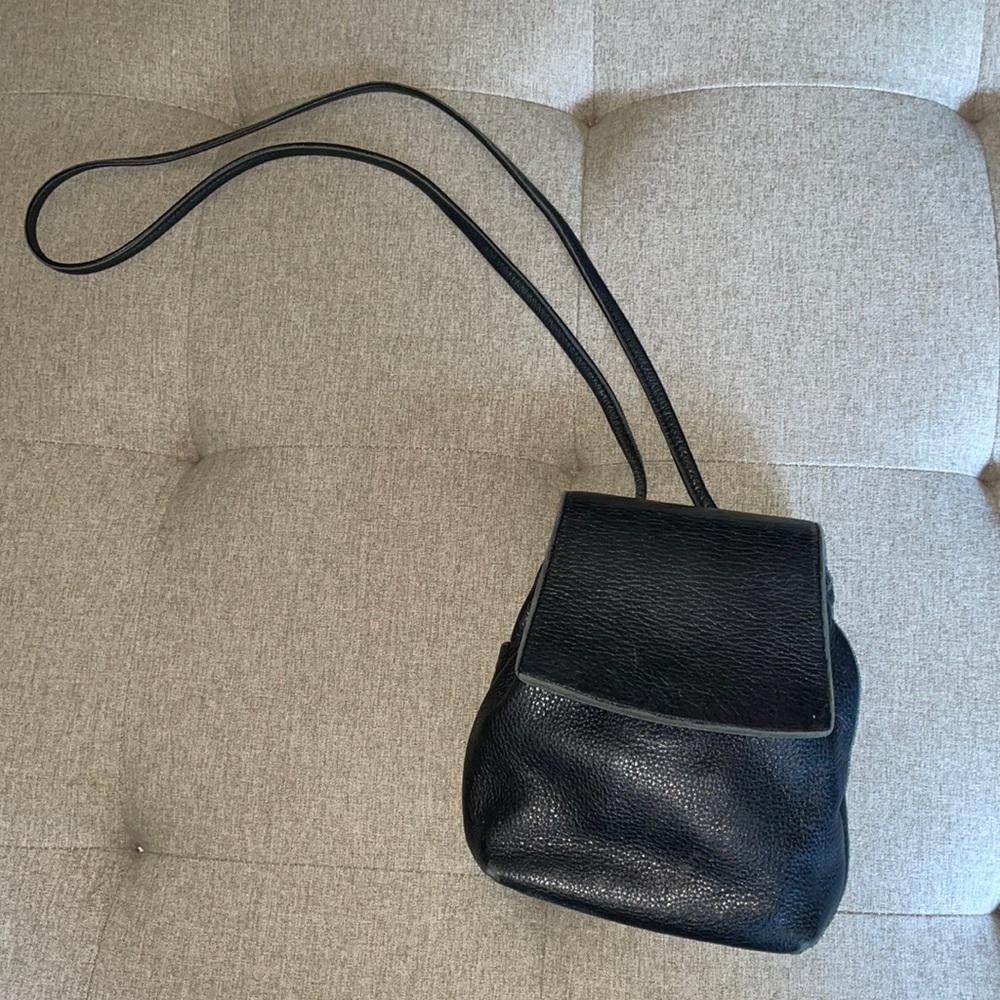 THOMAS LEATHERS  supple leather crossbody. Fantastic leather quality
